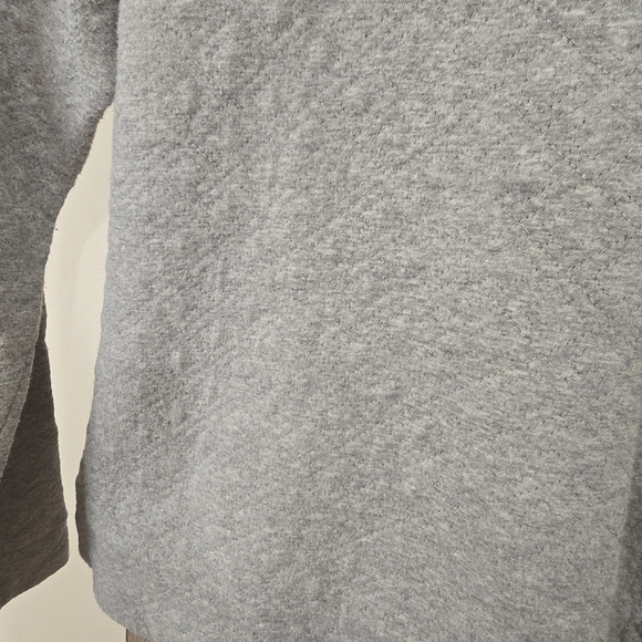 ⭐️40% Off⭐️ Loft Grey Quilted Diamond Sweatshirt - Picture 8 of 10